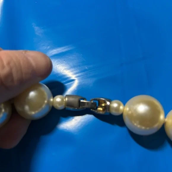 Extra Chunky Faux  Pearl Necklace / Chocker - Picture 2 of 6